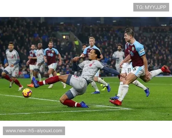 UFC锁技成功，对手拍地速度比闪电还快